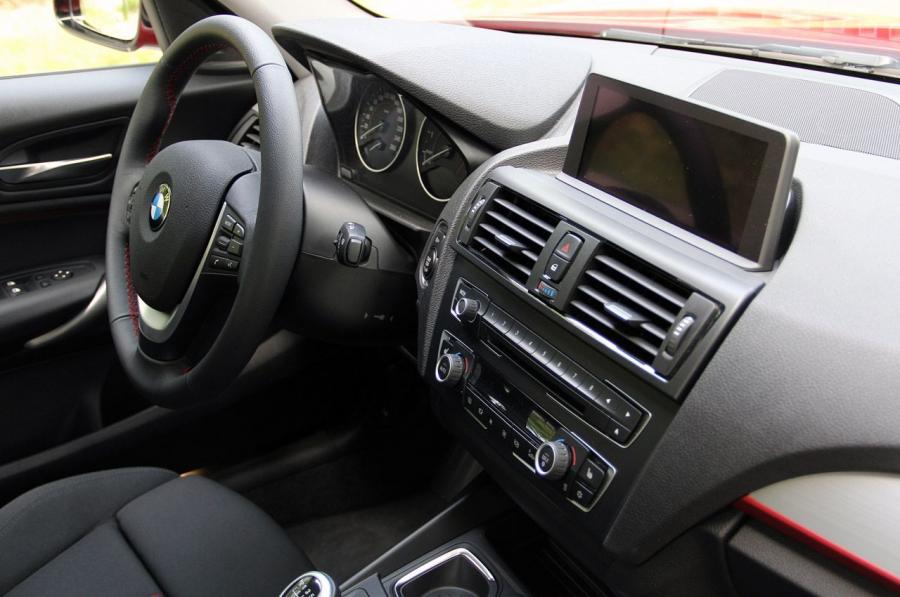  BMW 1-Series 5-Door 2012 года  (фото 27 из 57)